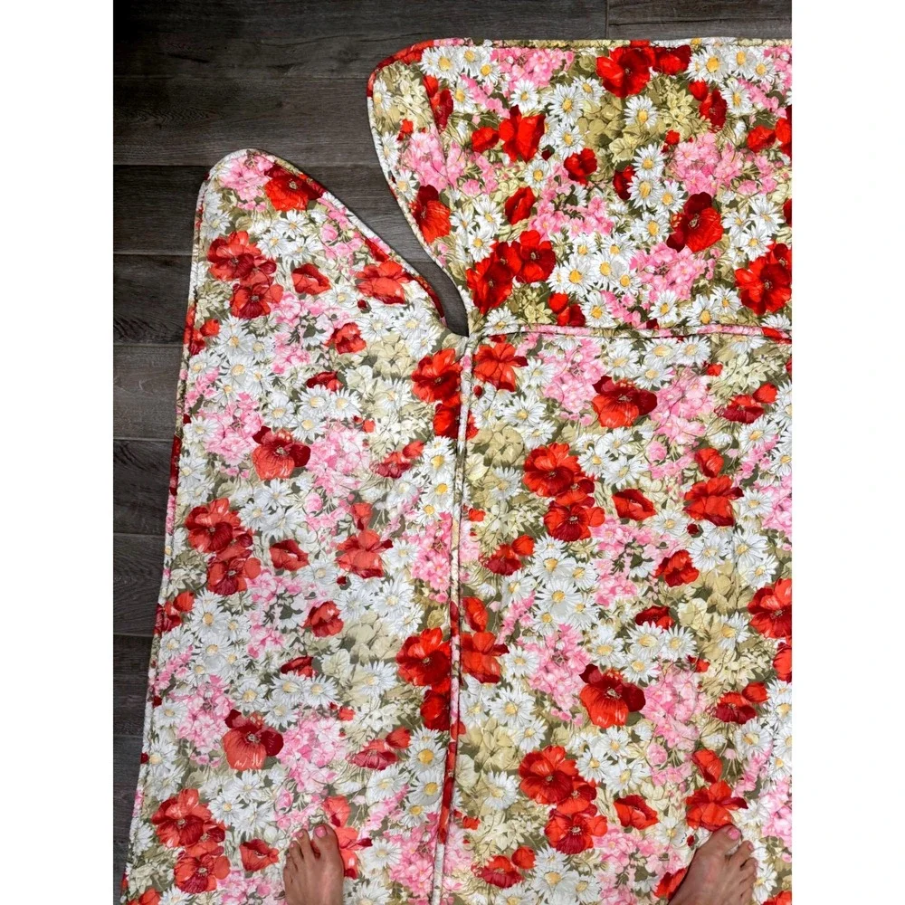 Handmade Quilted Bedspread Womens Red Floral Poppy Daisy Cottagecore Retro Twin